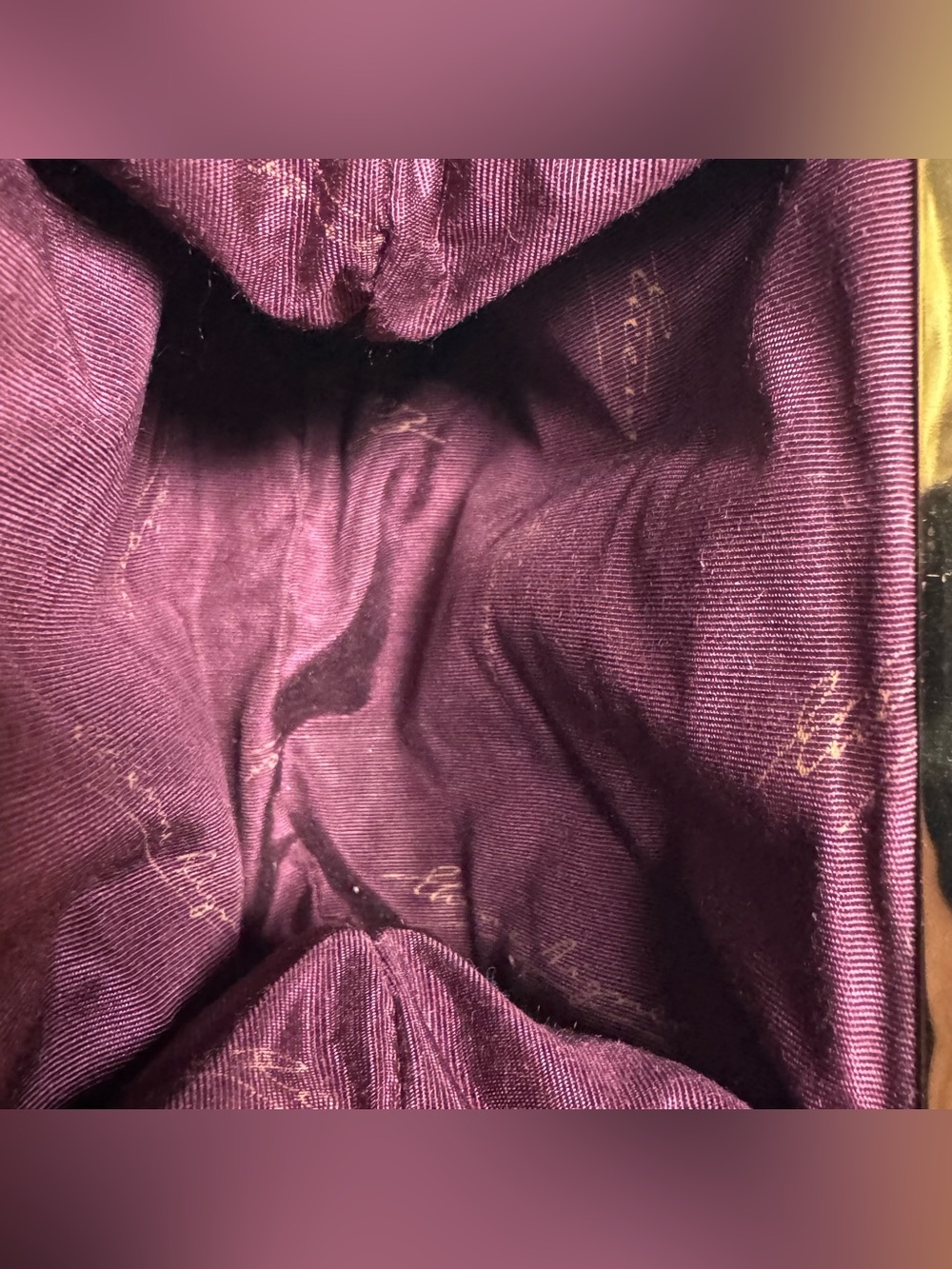 Vintage Etienne Aigner Coin Key
Purse Clutch W/ Kiss Closure oxblood leather - Picture 4 of 11
